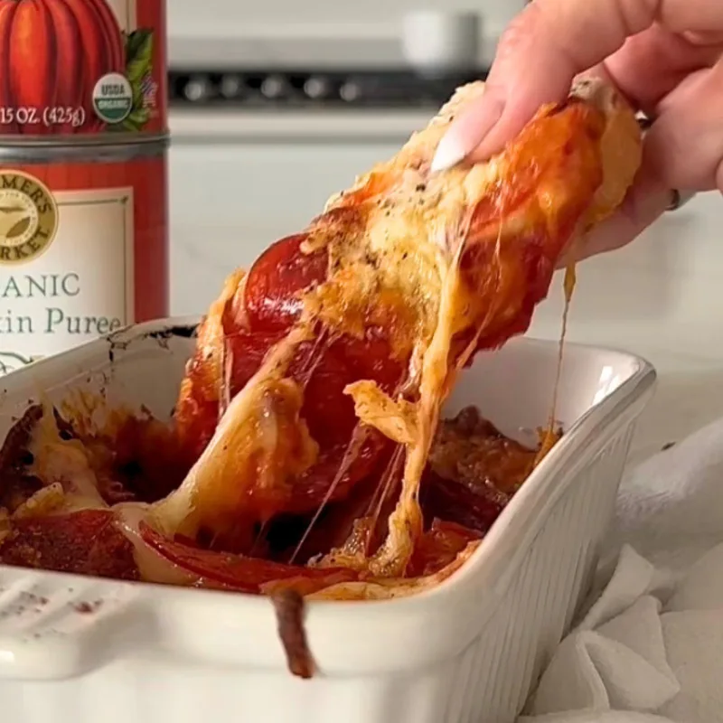 a dish of pumpkin pizza dip with a can of Farmer's Market Foods Organic Pumpkin Puree